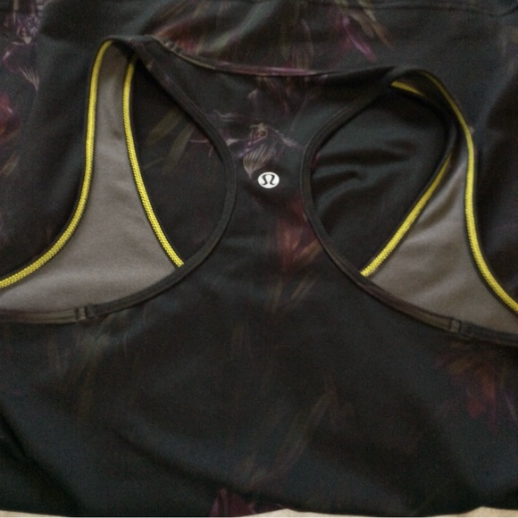 Lululemon tank top racer back black floral - Picture 9 of 9